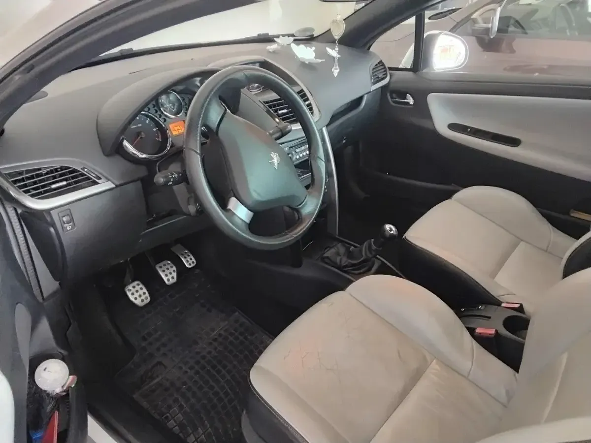 Gebraucht Peugeot 207 Roland Garros 120 PS (88 kW) 2012 Weiß Cabrio