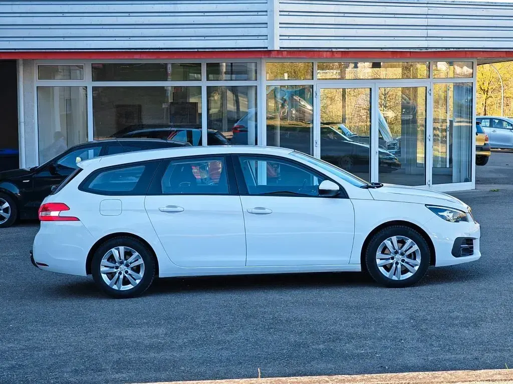 Gebraucht Peugeot 308 131 PS (96 kW) 2020 Weiß Limousine
