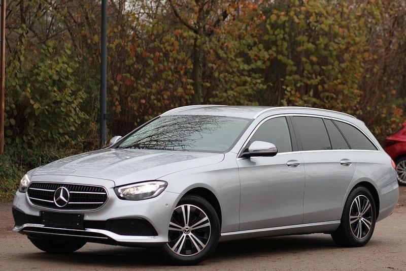 Gebraucht Mercedes E220 194 PS (142 kW) 2021 Silber Limousine