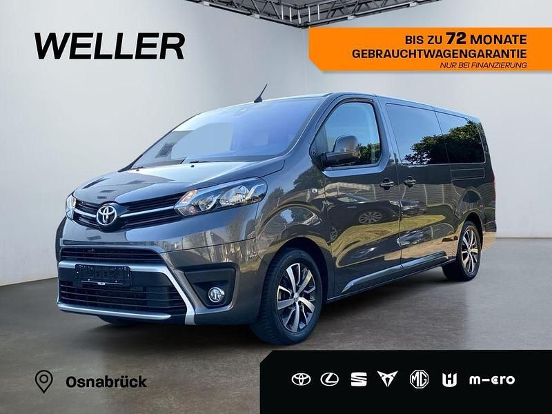 Grau Gebraucht 2023 Toyota Proace Verso Team Kombi | 40.980 € (Fairer Preis) - Bild 1/4
