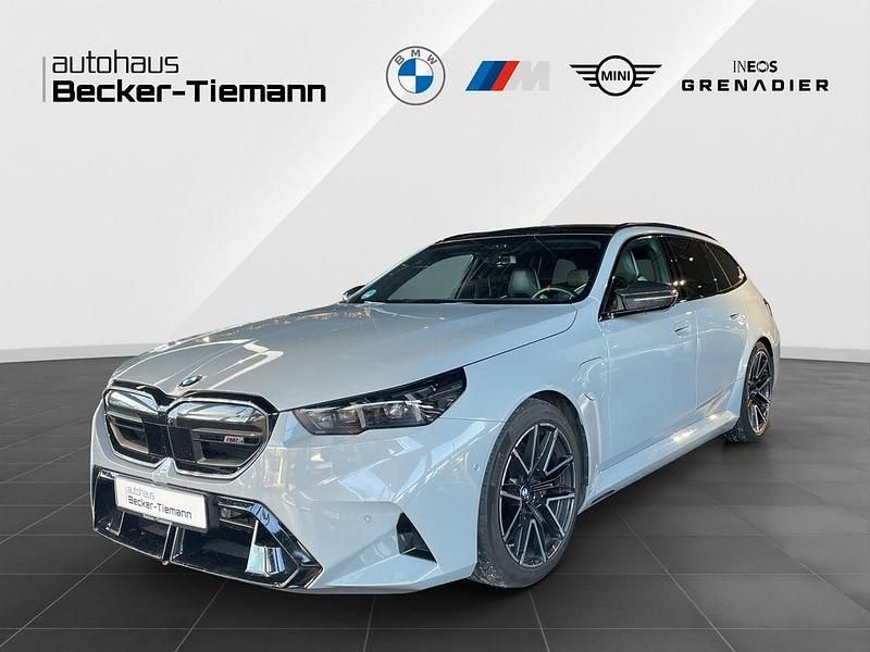M brooklyn grau Gebraucht 2025 BMW M5 Performance Kombi | 121.891 € (Guter Preis) - Bild 1/4