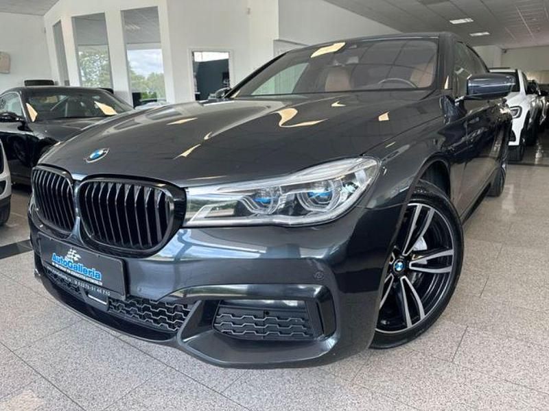 Gebraucht BMW 740 320 PS (235 kW) 2018 Singapur grau metallic (metallic) Limousine