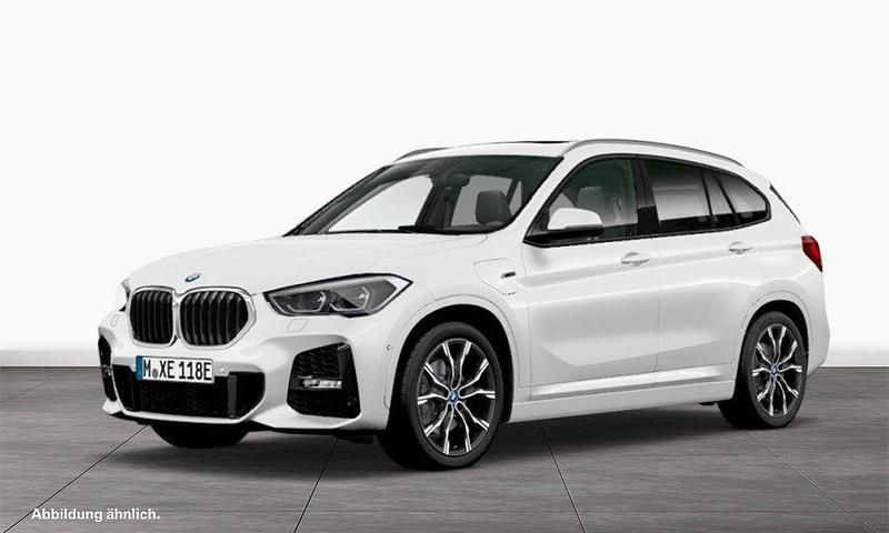 Alpinweiß uni Gebraucht 2021 BMW X1 M Sport SUV | 29.930 € (Fairer Preis) - Bild 1/4