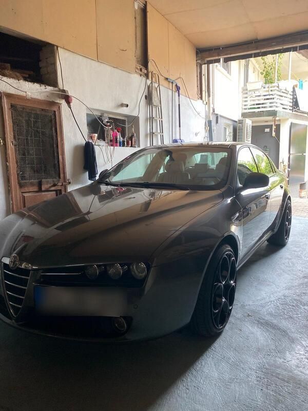 Grau Gebraucht 2006 Alfa Romeo 159 Limousine | 5.800 € (Etwas zu teuer) - Bild 1/4