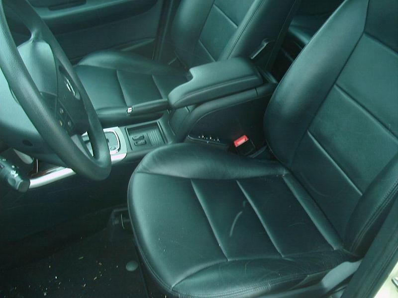 Gebraucht Mercedes B180 116 PS (85 kW) 2010 Hellelfenbein Van / Kleinbus