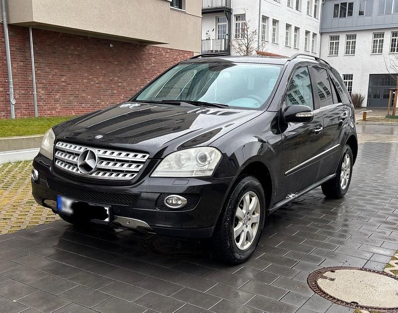 Gebraucht Mercedes ML320 224 PS (164 kW) 2007 Schwarz SUV