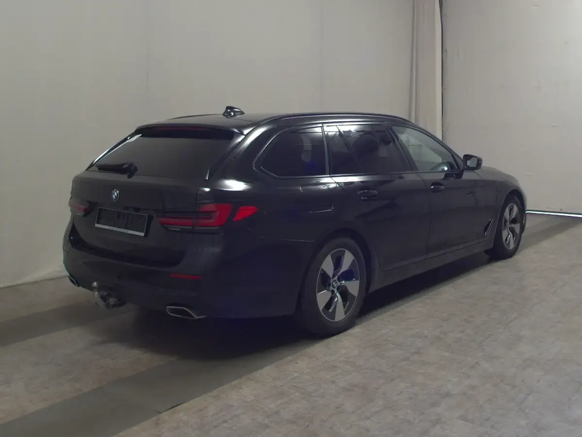 Gebraucht BMW 520 Performance 190 PS (139 kW) 2023 Schwarz Kombi