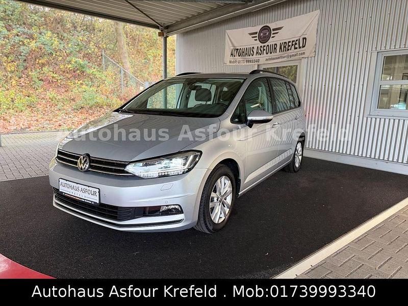 Silber Gebraucht 2018 VW Touran Comfortline Van / Kleinbus | 16.990 € (Fairer Preis) - Bild 1/4