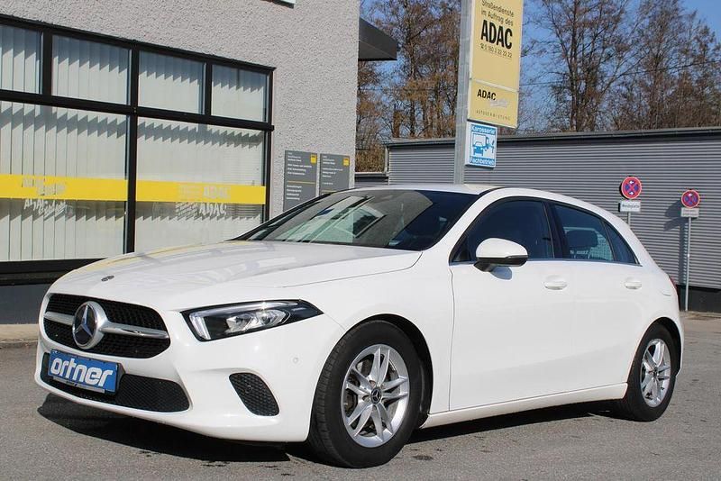 Gebraucht Mercedes A160 109 PS (80 kW) 2018 Weiß Limousine