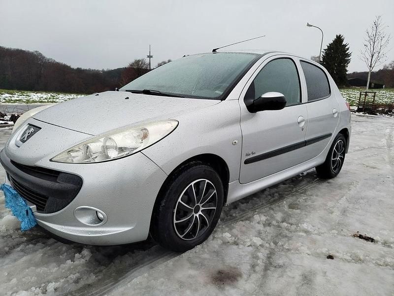 Gebraucht Peugeot 206+ 73 PS (53 kW) 2012 Grau Kleinwagen