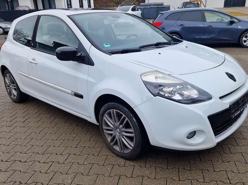 Gebraucht Renault Clio II Night&Day 101 PS (74 kW) 2011 Weiß Kleinwagen