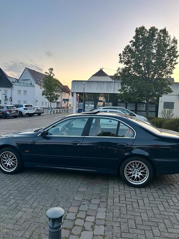 Blau Gebraucht 2001 BMW 520 Limousine | 3.000 € (Guter Preis) - Bild 1/4