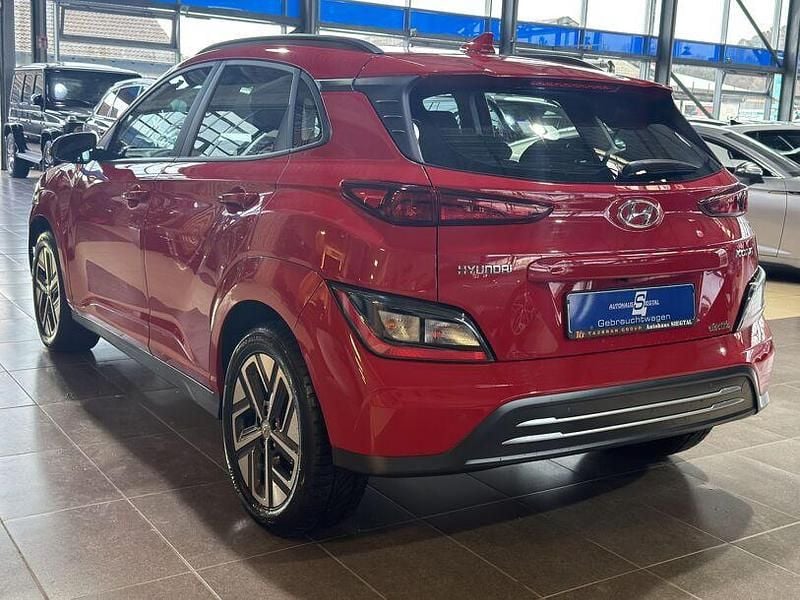 Gebraucht Hyundai Kona Select 100 kW (136 PS) 2022 Rot SUV