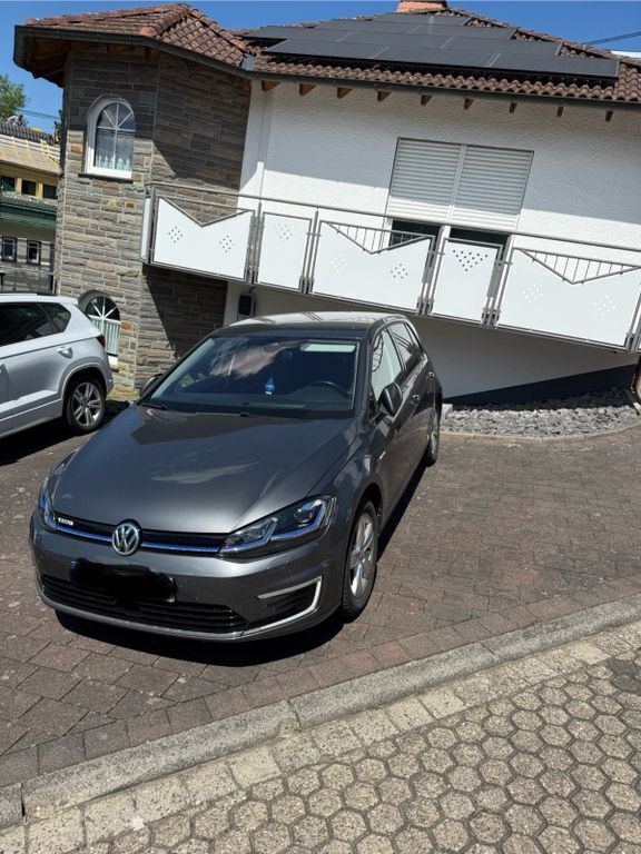 Schwarz Gebraucht 2019 VW e-Golf Kleinwagen | 18.400 € (Teuer) - Bild 1/1