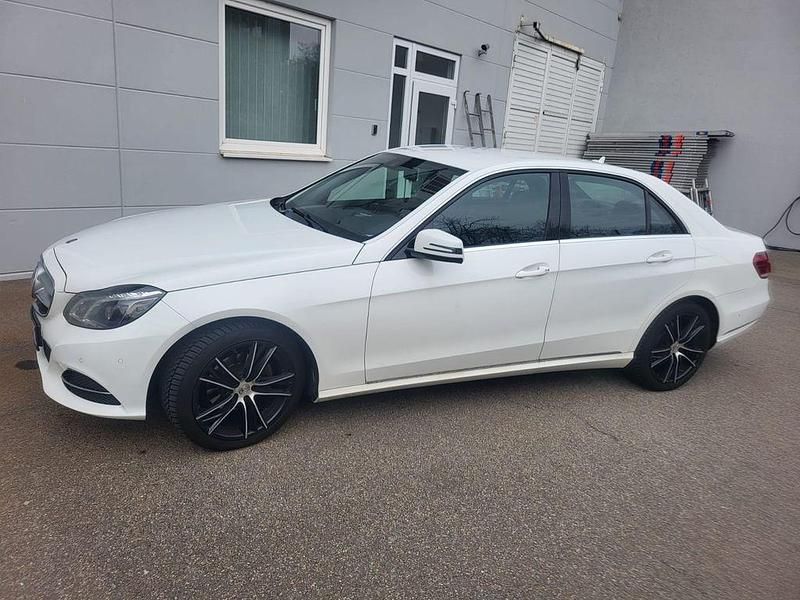Gebraucht Mercedes E220 Edition 170 PS (125 kW) 2014 Weiß Limousine