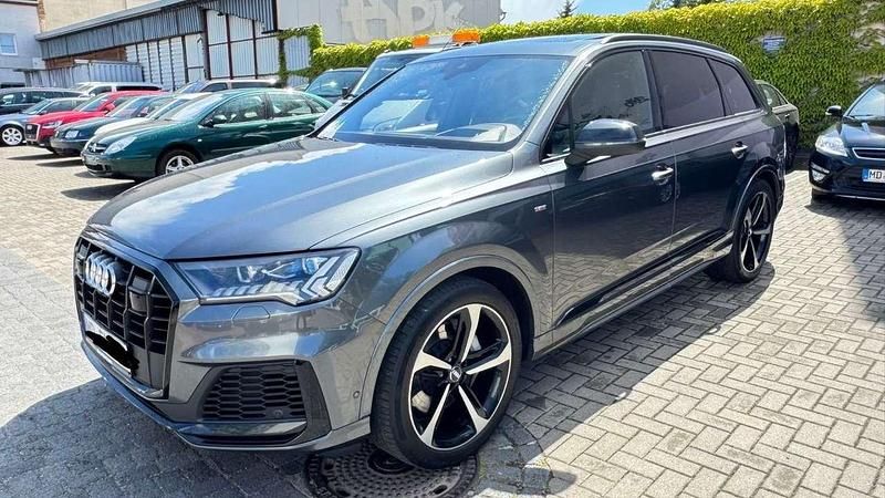 Grau Gebraucht 2020 Audi Q7 S-Line SUV | 49.999 € - Bild 1/4