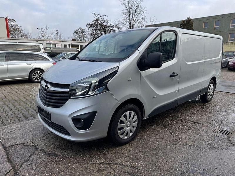 Gebraucht Opel Vivaro 145 PS (106 kW) 2017 Silber Van / Kleinbus