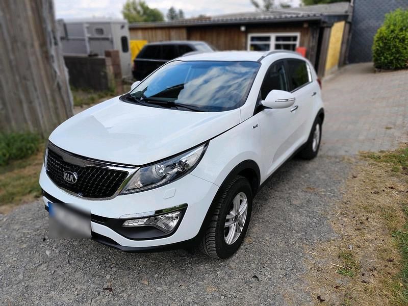 Weiß Gebraucht 2014 Kia Sportage Spirit SUV | 11.990 € (Fairer Preis) - Bild 1/4