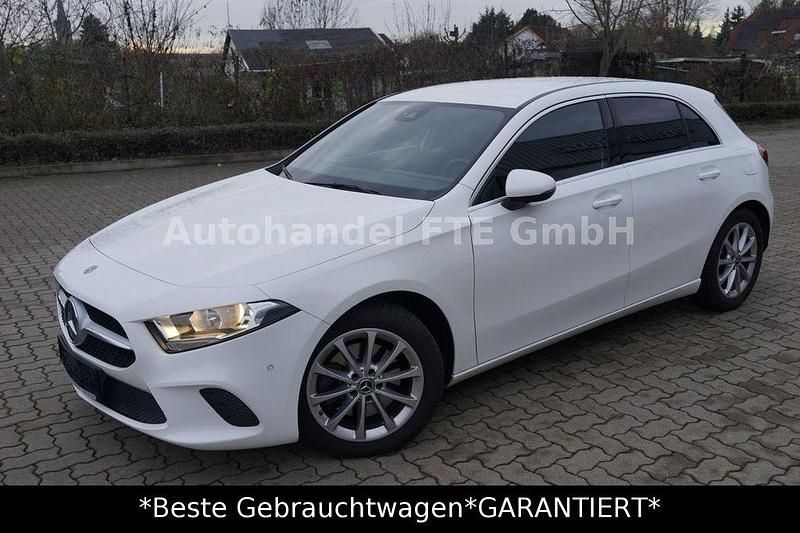 Weiß Gebraucht 2019 Mercedes A220 Limousine | 19.499 € (Superpreis) - Bild 1/4