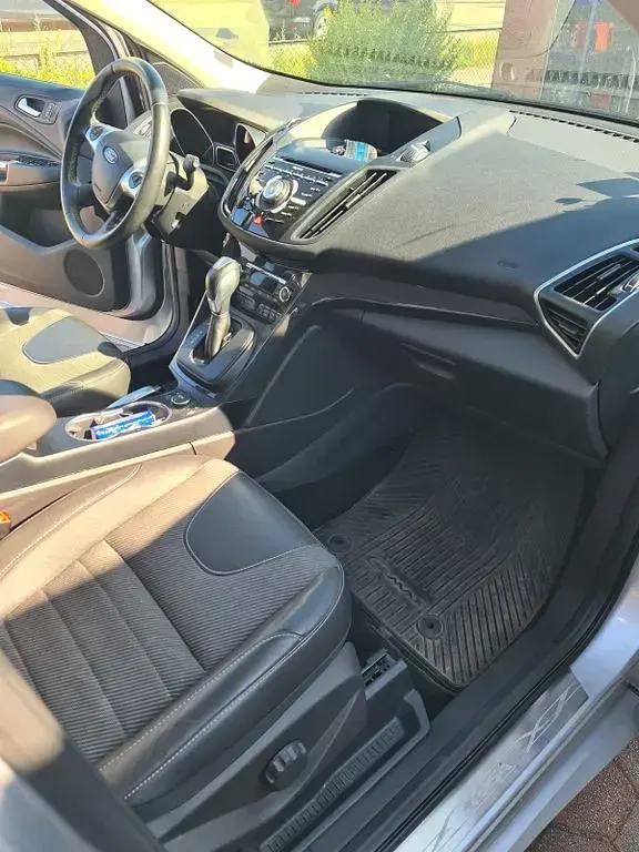 Gebraucht Ford Kuga Individual 179 PS (131 kW) 2015 Silber SUV
