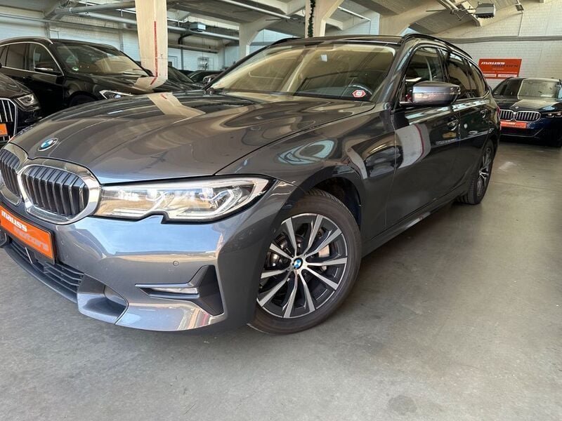 Grau Gebraucht 2021 BMW 330 Sport Line Limousine | 22.880 € (Superpreis) - Bild 1/4
