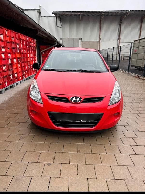 Rot Gebraucht 2009 Hyundai i20 Limousine | 3.000 € (Fairer Preis) - Bild 1/4