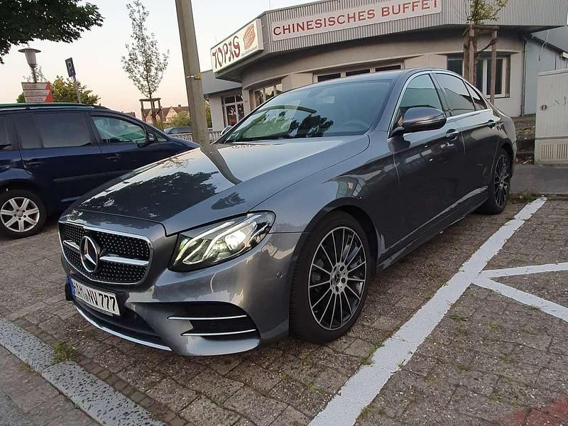 Grau Gebraucht 2019 Mercedes E220 Limousine | 31.000 € (Fairer Preis) - Bild 1/4