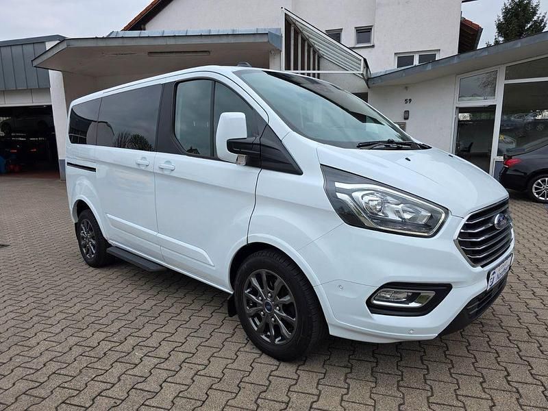 Gebraucht Ford Tourneo Titanium 185 PS (136 kW) 2021 Frozen white Kombi
