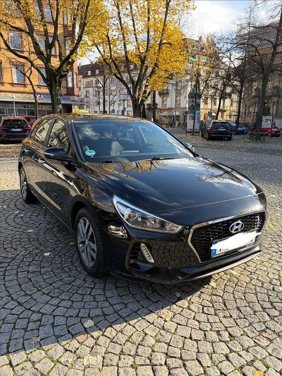 Schwarz Gebraucht 2018 Hyundai i30 Trend Limousine | 11.000 € (Fairer Preis) - Bild 1/4
