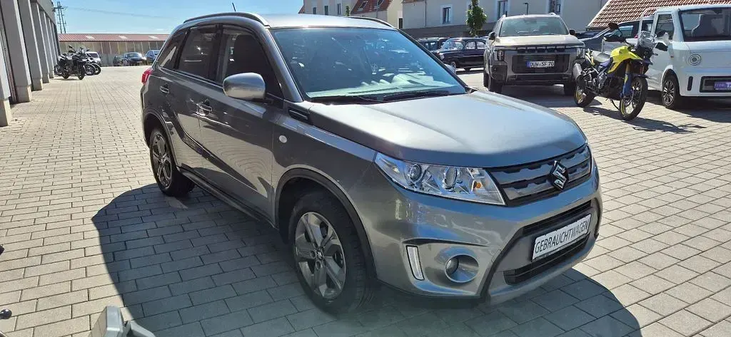 Gebraucht Suzuki Vitara Comfort 120 PS (88 kW) 2018 Grau SUV
