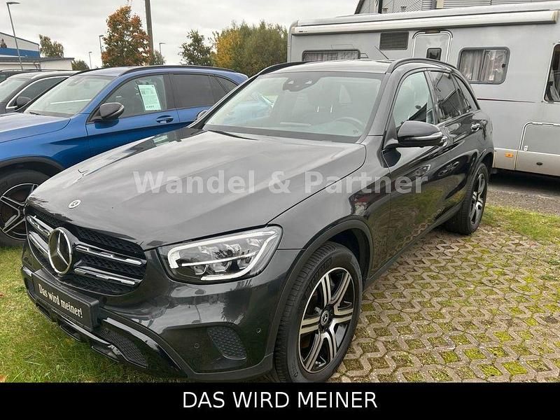 Grau Gebraucht 2022 Mercedes GLC300e SUV | 40.950 € (Teuer) - Bild 1/3