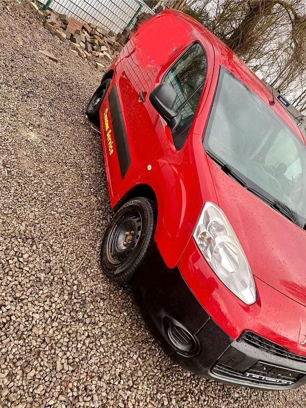 Gebraucht Peugeot Partner 75 PS (55 kW) 2012 Rot Van / Kleinbus