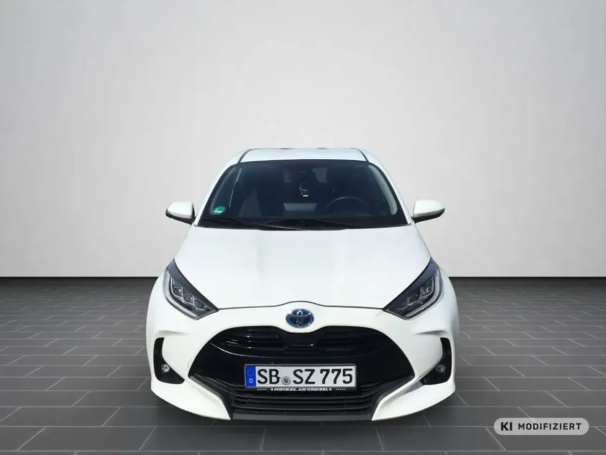 Gebraucht Toyota Yaris 92 PS (67 kW) 2020 Weiß Limousine