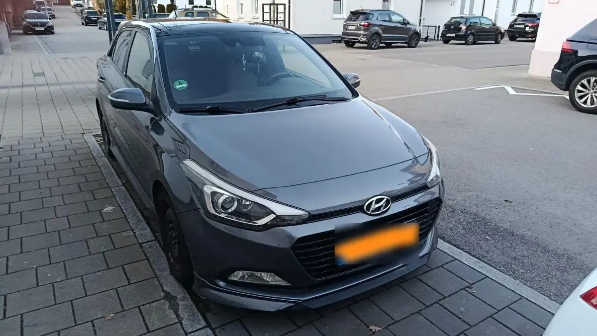 Second-hand Hyundai i20 Active 120 CP (88 kW) 2017 Albastru Hatchback
