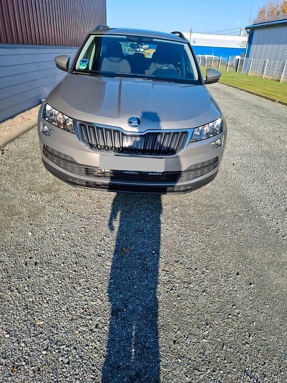 Grau Gebraucht 2018 Skoda Karoq Ambition SUV | 14.500 € (Guter Preis) - Bild 1/4