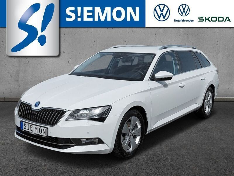 Weiß metallic Gebraucht 2016 Skoda Superb Style Kombi | 25.930 € - Bild 1/4