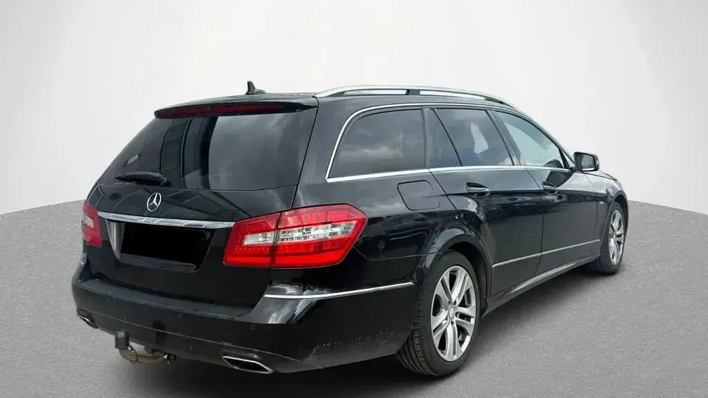 Gebraucht Mercedes E220 170 PS (125 kW) 2011 Schwarz Limousine