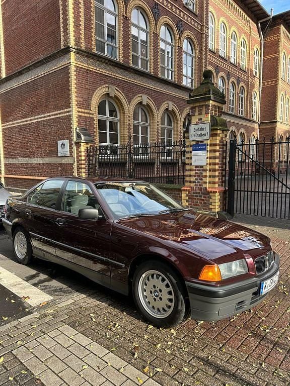Rot Gebraucht 1993 BMW 316 Limousine | 6.500 € - Bild 1/4