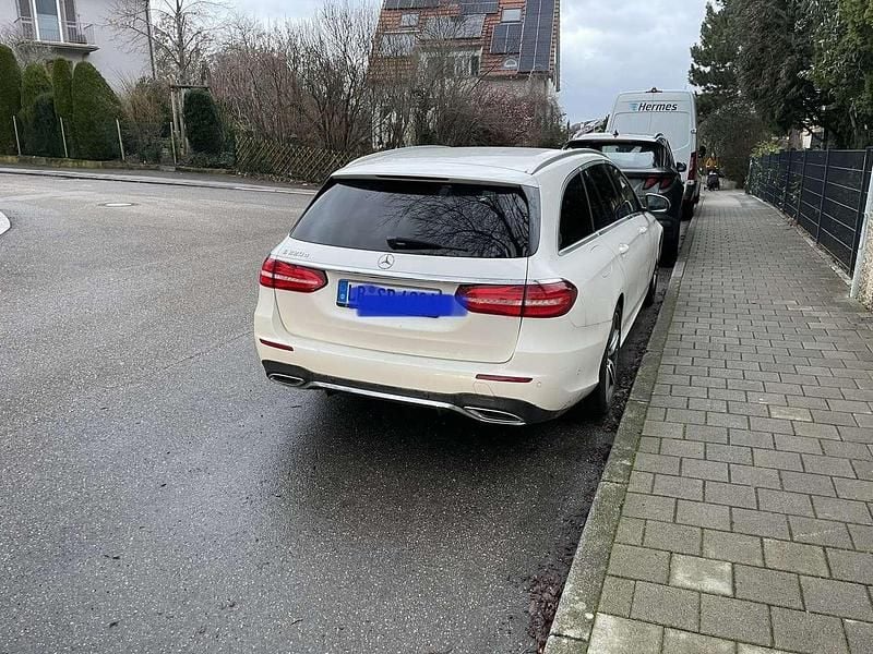 Gebraucht Mercedes E220 AMG line 194 PS (142 kW) 2018 Kombi