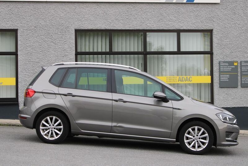 Grau Gebraucht 2016 VW Golf VII LOUNGE Limousine | 6.900 € (Guter Preis) - Bild 1/4