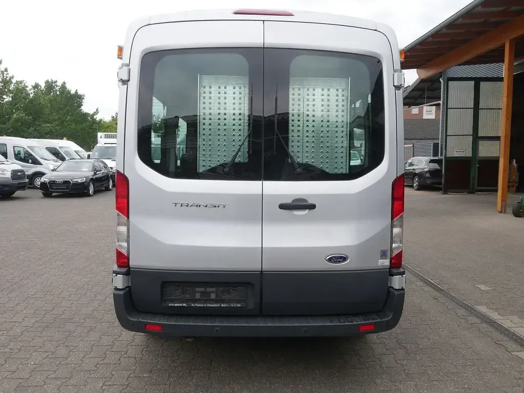 Gebraucht Ford Transit 131 PS (96 kW) 2019 Silber Van