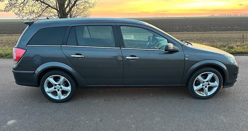 Gebraucht Opel Astra 116 PS (85 kW) 2010 Grau Kombi