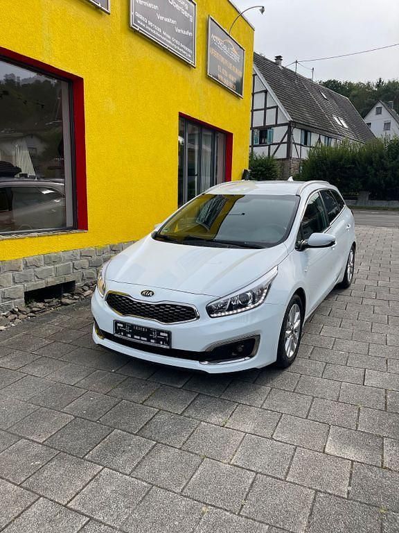 Weiß Gebraucht 2017 Kia Ceed Sportswagon DREAM-TEAM Edition Kombi | 9.550 € (Fairer Preis) - Bild 1/4