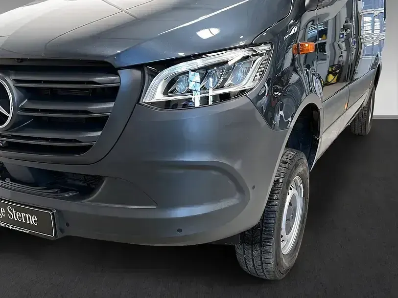 Używany Mercedes Sprinter 190 KM (139 kW) 2025 Szary Van