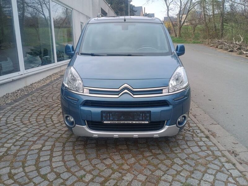 Blau Gebraucht 2015 Citroën Berlingo SELECTION Van / Kleinbus | 6.300 € (Guter Preis) - Bild 1/4