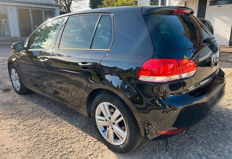 Gebraucht VW Golf VII Match 105 PS (77 kW) 2012 Schwarz Limousine