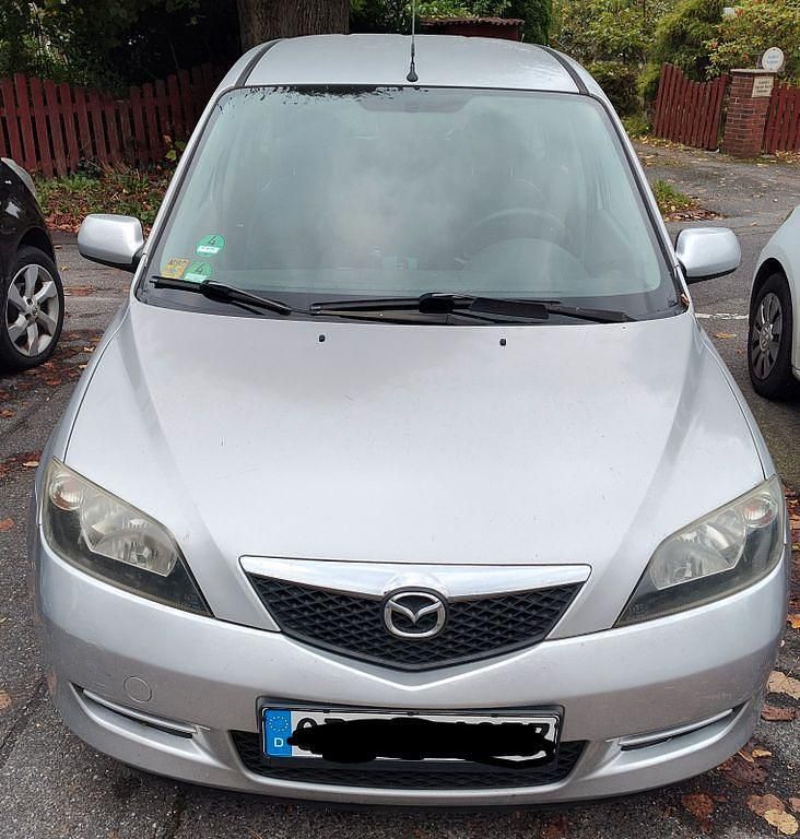 Silber Gebraucht 2004 Mazda 2 Comfort Limousine | 2.000 € (Guter Preis) - Bild 1/4