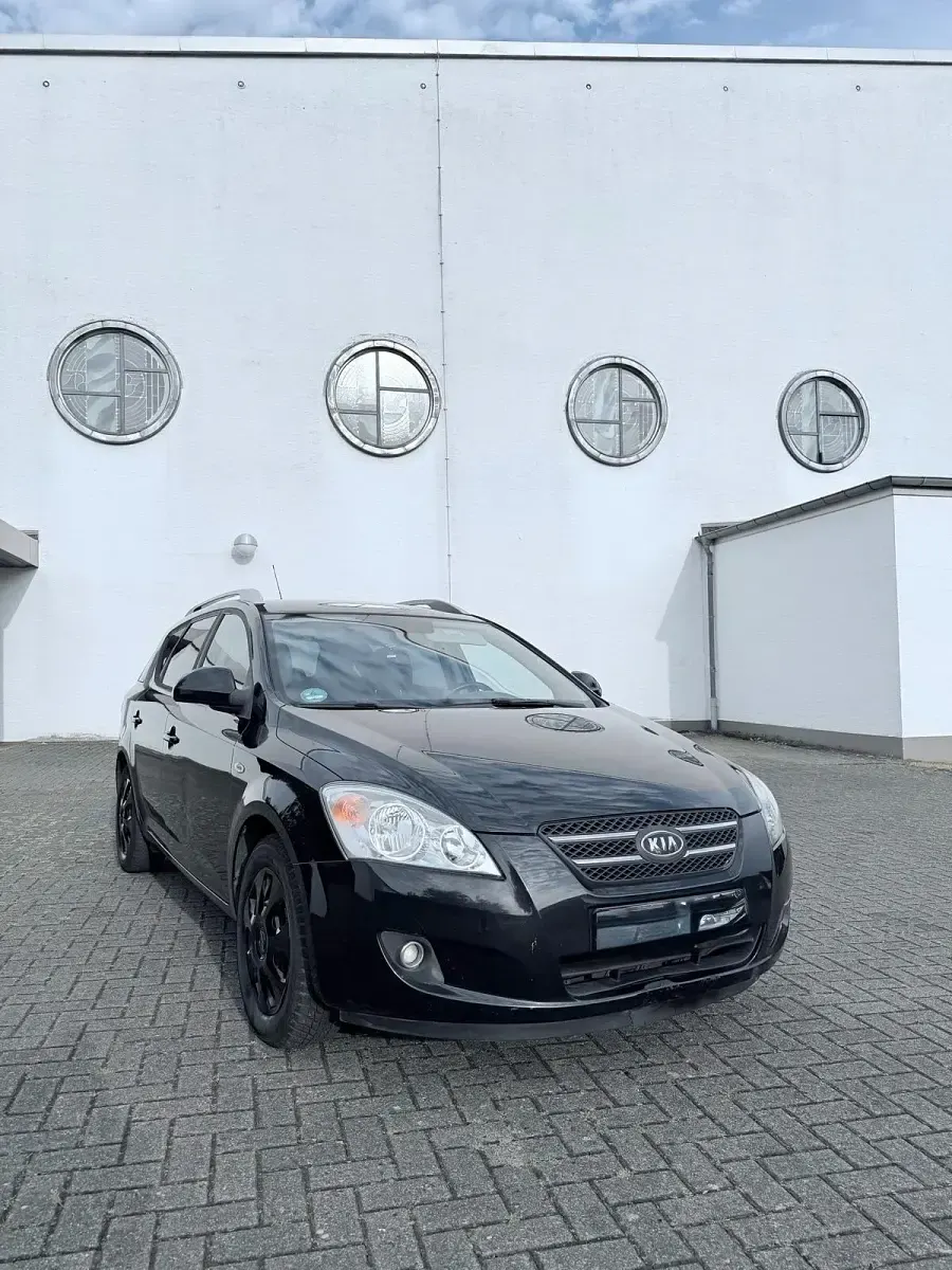 Gebraucht Kia Ceed 143 PS (105 kW) 2008 Schwarz Kleinwagen