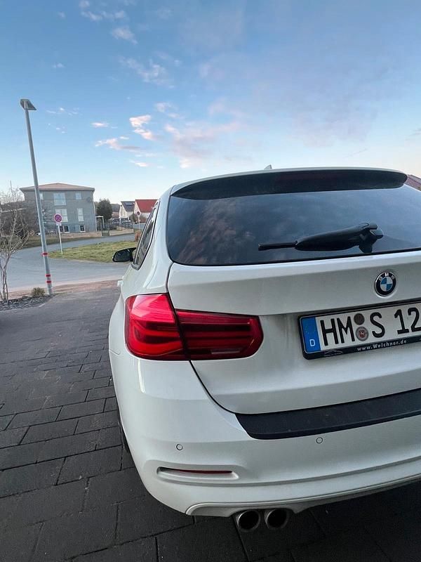 Gebraucht BMW 325 218 PS (160 kW) 2016 Weiß Kombi