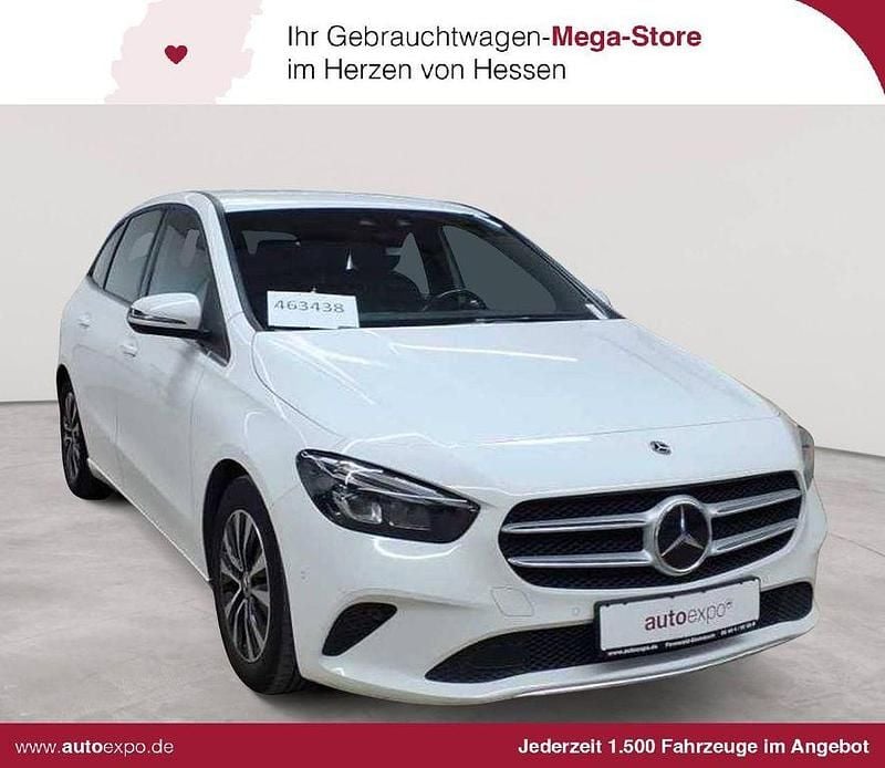 Weiß Gebraucht 2020 Mercedes B200 Style Van / Kleinbus | 14.589 € (Guter Preis) - Bild 1/4